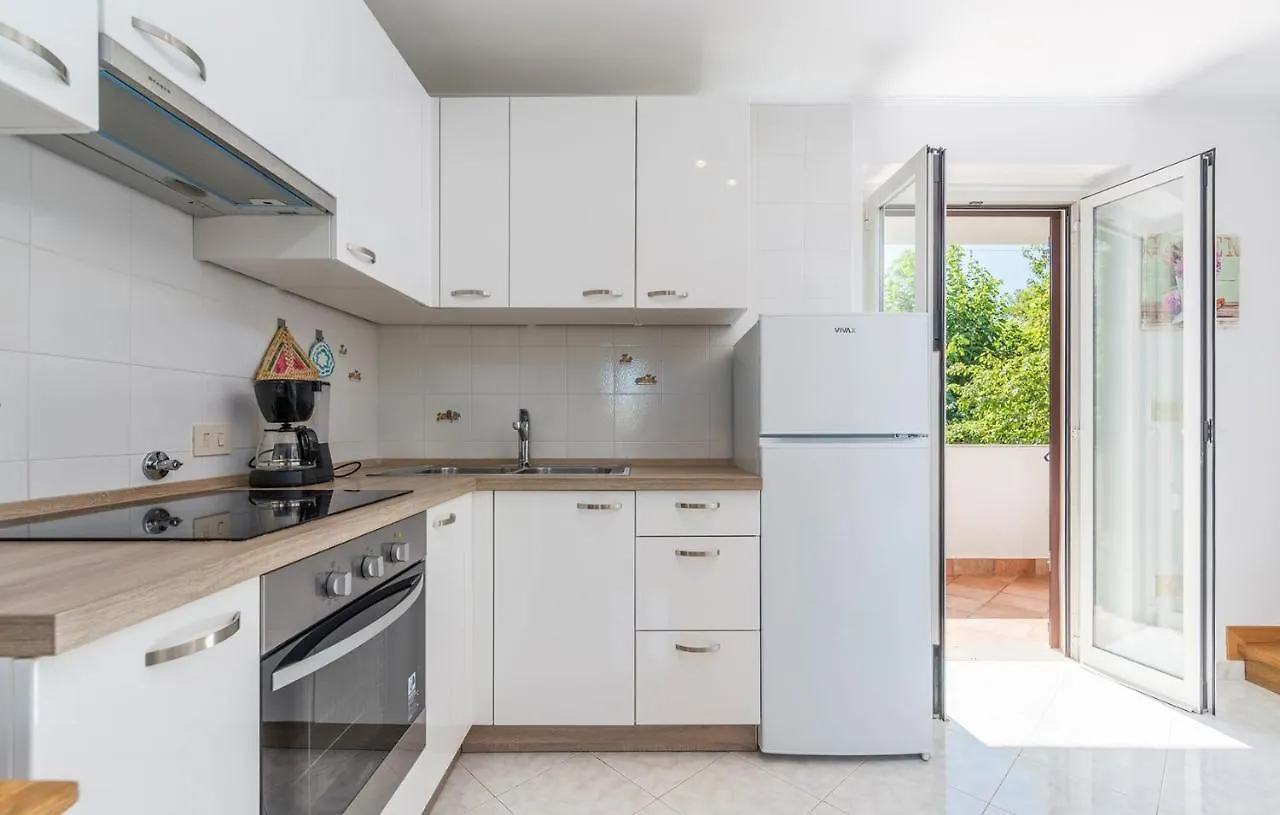 Holiday House Desy Tar Tar-Vabriga