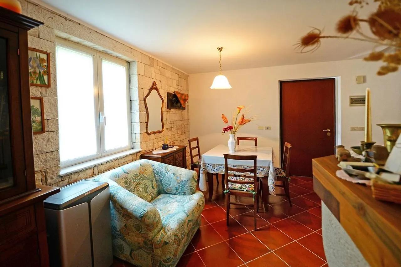 Holiday House Desy Tar Tar-Vabriga Holiday home